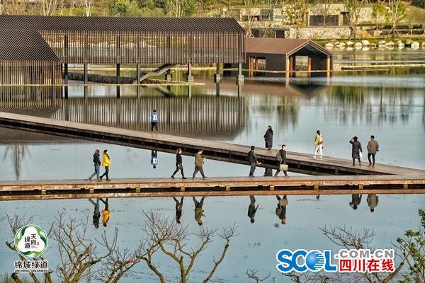 [视频]川跃四十年 再瞰新天府全国主流媒体航拍四川大型采访活动成都首站圆满结束