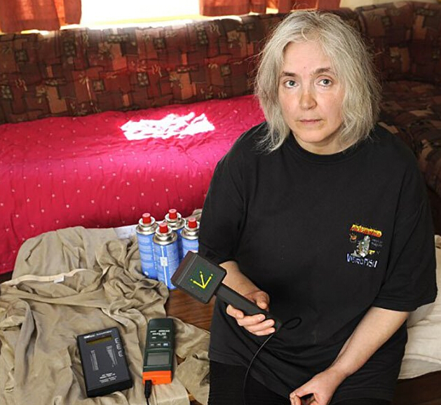 jackie linds和她的电磁探测仪器